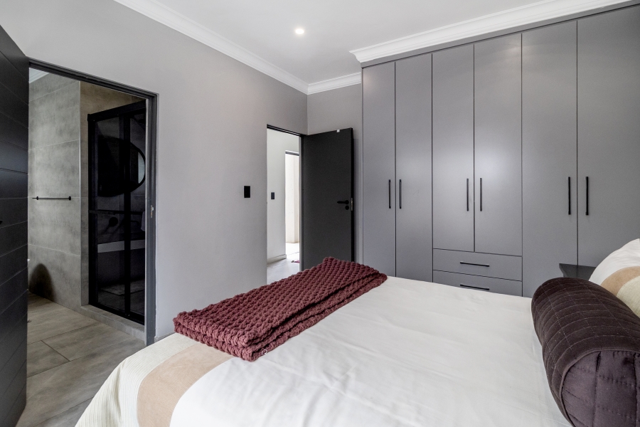 6 Bedroom Property for Sale in WestLake Country Safari Estate North West